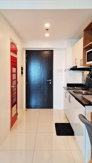 London Themed In Princeton Residences Apartment *
